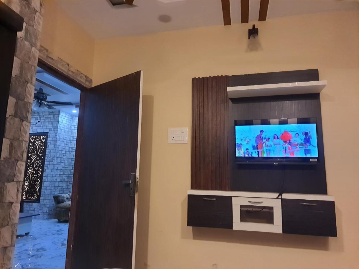 Divine Hotel & Banquet Hall Bhopal Buitenkant foto